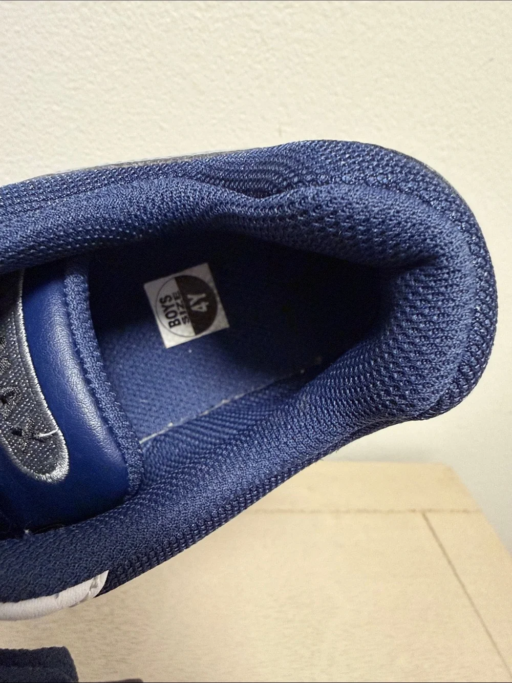 Athletic Nike Air Max Ivo GS Navy Blue Grey White Sneakers Boys Youth Size 4Y